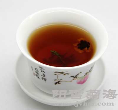 罗布麻茶与昆仑雪菊茶汤 美容养颜